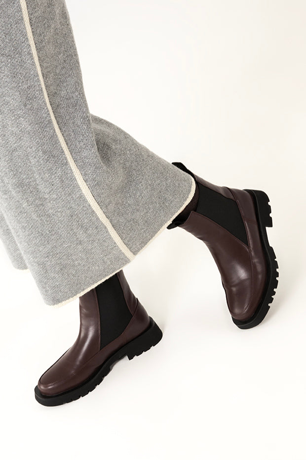 ESTER Women's Vegan Chelsea Boots | Color: Black - variant::black