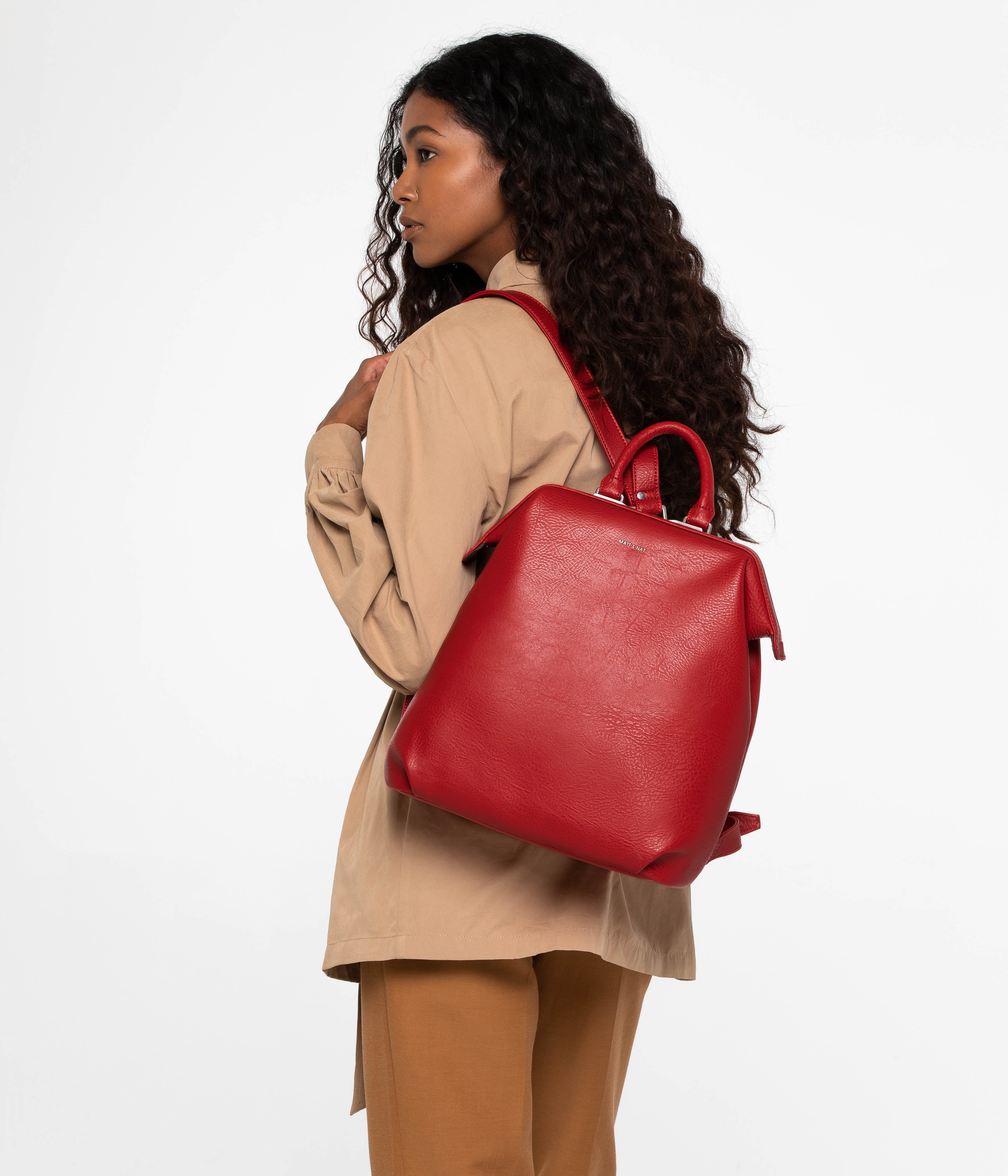 Vintage vignelli Vegan Leather BackpackMATT AND NAT Matt Nat Vignelli Backpack Review Vignelli Dwell Matt Nat  main image 4