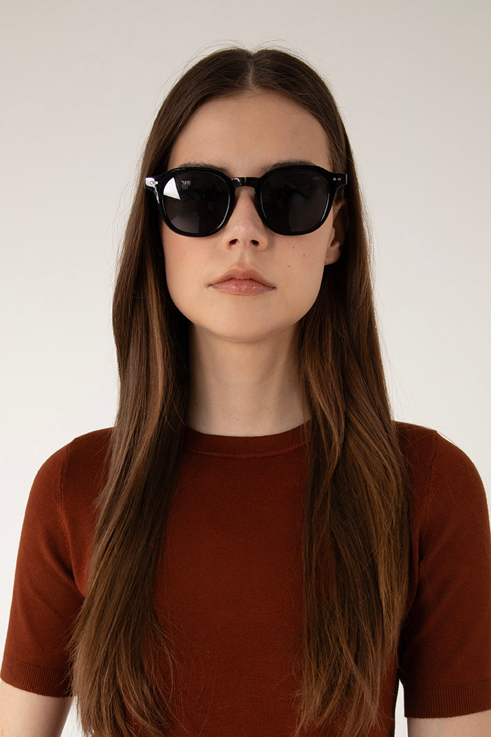 NIKA Round Foldable Recycled Sunglasses | Color: Black - variant::black